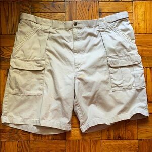 Haggar cream cargo shorts size: 44